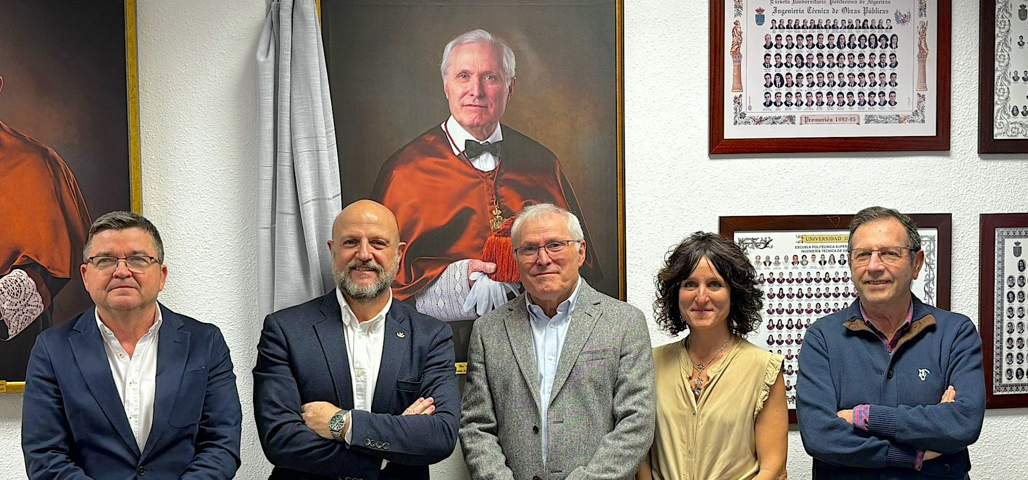 La ETSIA rinde homenaje a Gabriel González Siles con el descubrimiento de su retrato oficial en la galería de directores del centro.