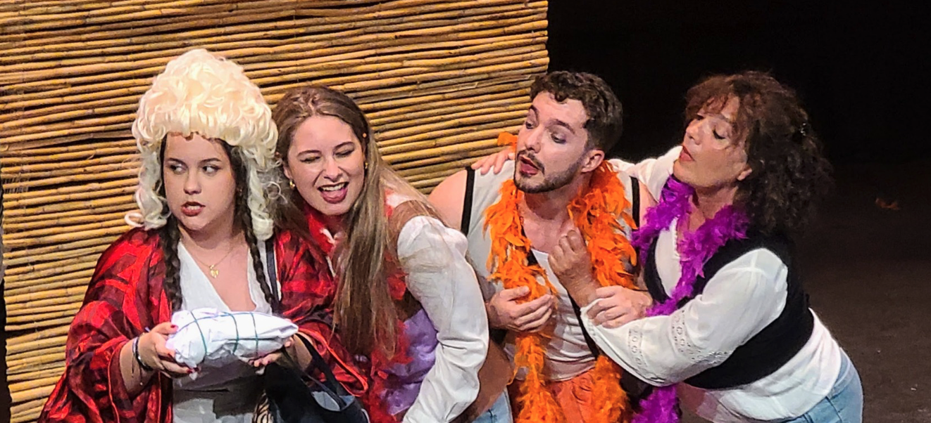 19:30 – TEATRO “No echen a perder la comedia” (salón de actos · gratis)