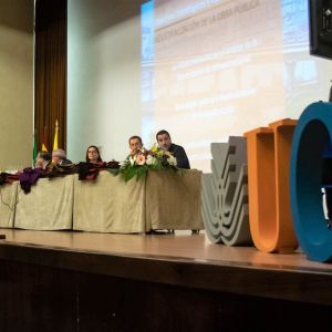 El Dr. Parrón Vera brindó a los alumnos la última lección magistral antes de su graduación, con título “la industrialización de la Ingeniería civil”.