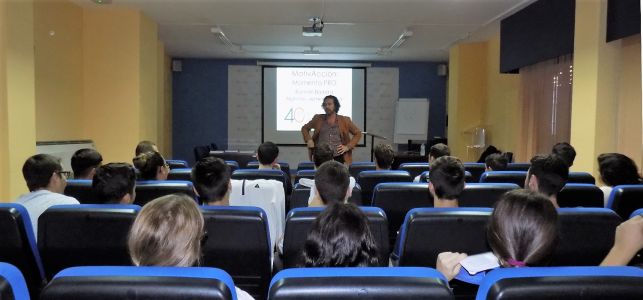 Ramón Barrera dialogando con los asistentes durante su taller 'MotivAcción. Momento PRO'.
