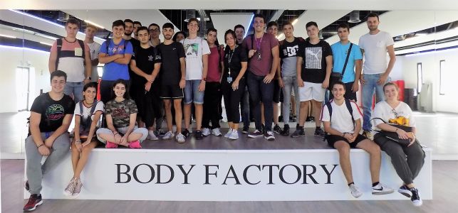 Los alumnos noveles tras participar en el taller de iniciación al yoga para aumentar la capacidad de concentración, por gentiliza de Body Factory Algeciras.
